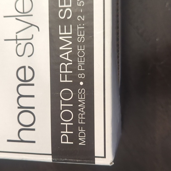 8 Piece Chic Black and White Photo Frame Set - New - Picture 3 of 4